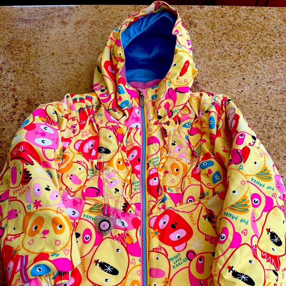 Obermeyer girls size 6 ski/snowboard jacket. Like new. Adorable!